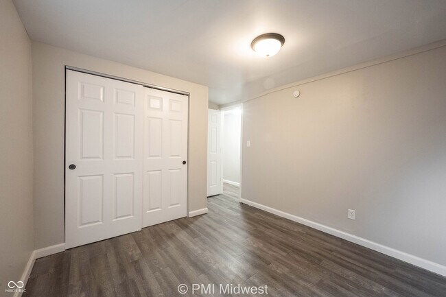 Building Photo - 955 N Traub Ave