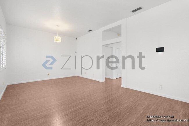 Building Photo - 27 Silver Poplar Ct