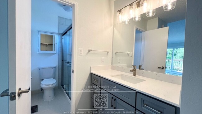 Building Photo - Beautifully 3BR Townhome with Huge Loft St...
