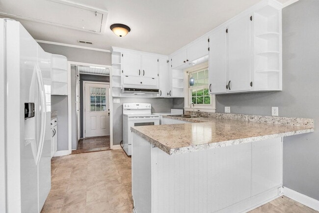 Building Photo - RENOVATED 2 BR, 1.5 BA W/ DETACHED GARAGE/ STORAGE - PIKEVILLE SCHOOLS