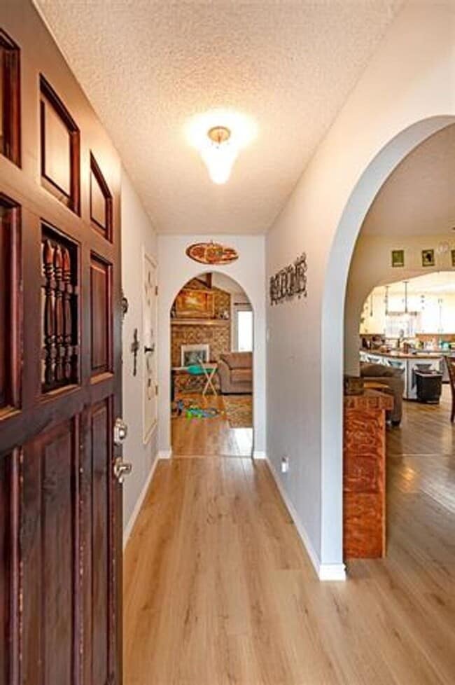Building Photo - Beautiful 4 Bedroom/2 Bath Home