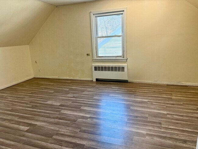 Building Photo - 27 Hartwell St