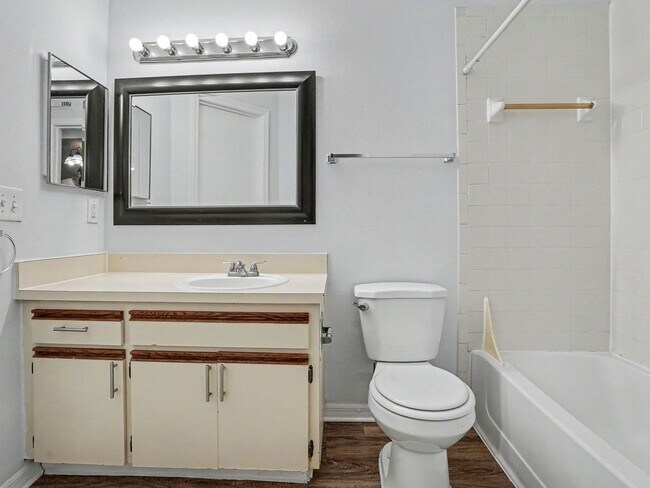 Building Photo - 437 Fountainhead Cir