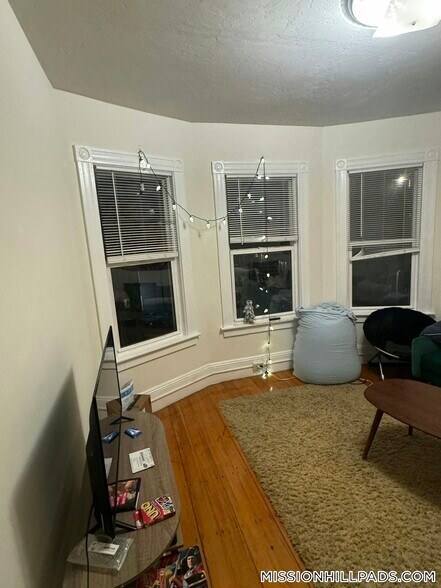 Building Photo - 74 Hillside St