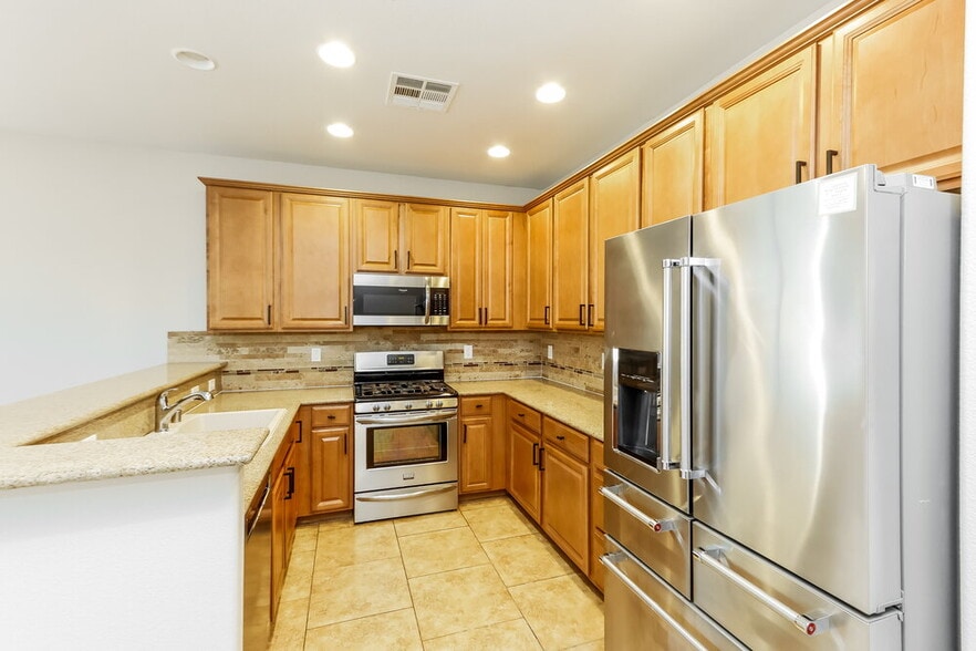 Building Photo - 9301 Euphoria Rose Ave