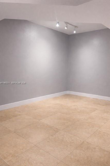 Building Photo - 2775 NE 187th St