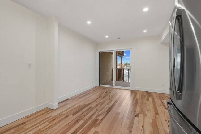 Building Photo - Coming Soon! Waterfront Living in Eastport – Renovated Condo in Severn House