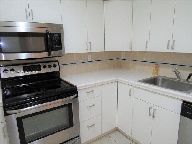 Building Photo - 250 180th Dr