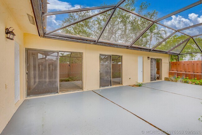 Building Photo - 1240 Summit Pl Cir