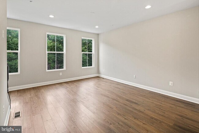 Building Photo - 7126 Tilbury Way