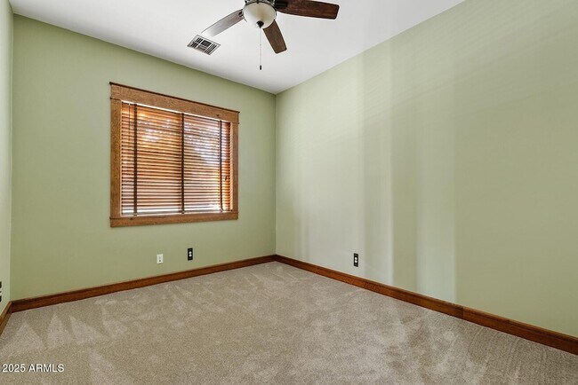 Building Photo - 3123 E Cat Balue Dr