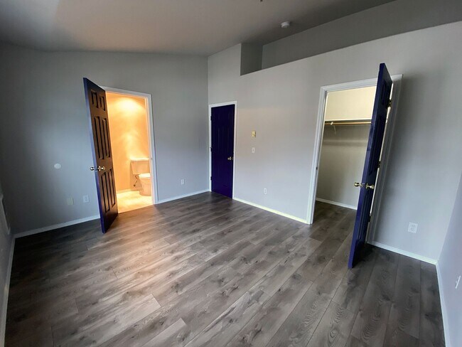 Building Photo - 14290 SW Cougar Ridge Dr