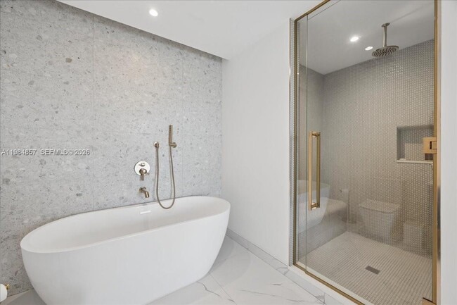 Building Photo - 2678 Tigertail Ave