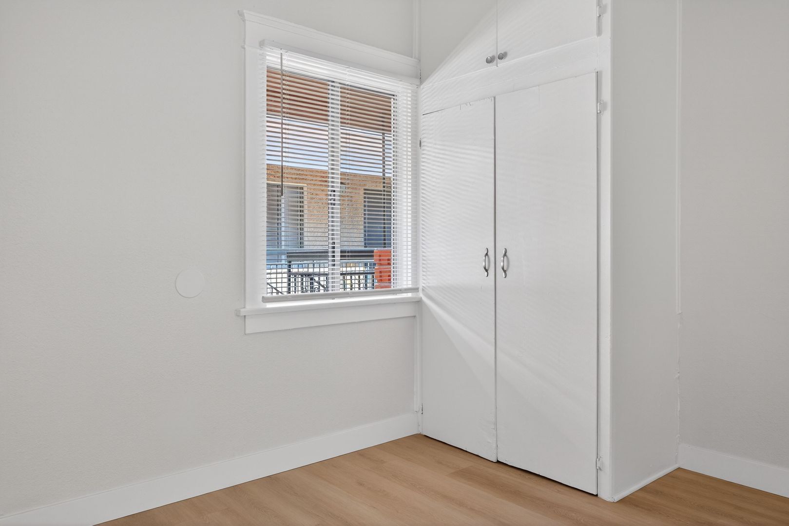 Building Photo - 915 Cherry Ave