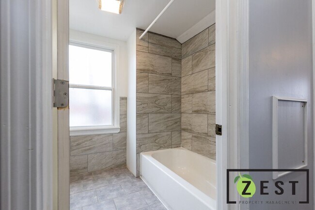 Building Photo - 4-BEDROOM 2-FULL BATHROOMS