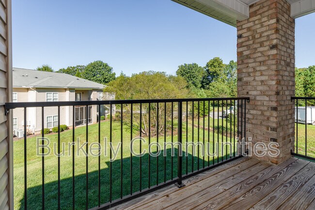 Building Photo - 104 Thornton Ct