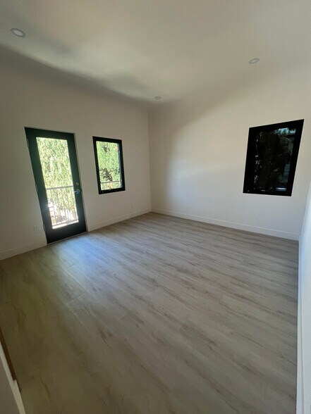 Building Photo - 163 N Arnaz Dr