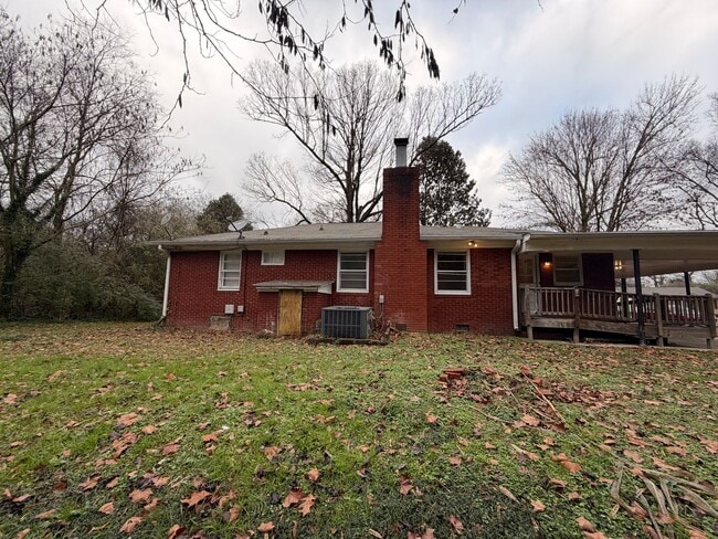 Building Photo - Brick 3/1.5 House in West Rome- $1,250
