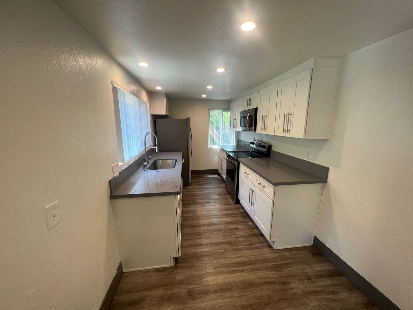 Building Photo - 1444 Centinela Ave