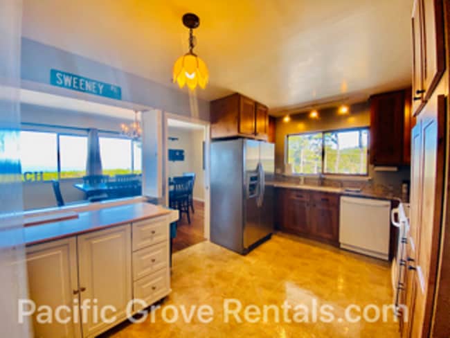 Building Photo - Amazing Views from this 3-Bedroom 3 Bath C...
