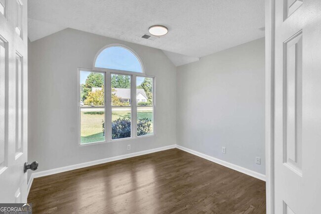 Building Photo - 250 Meadow View Dr