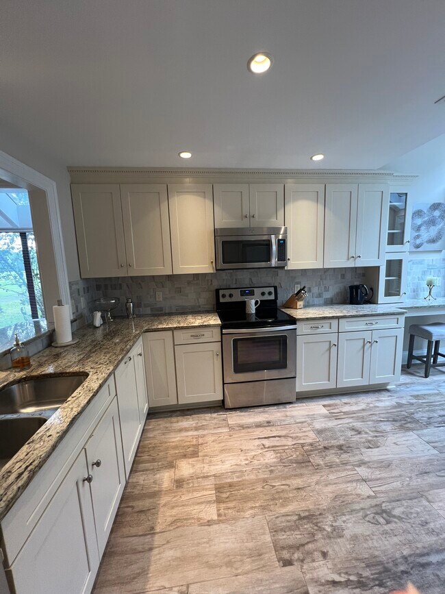 Building Photo - 60 Carnoustie Rd