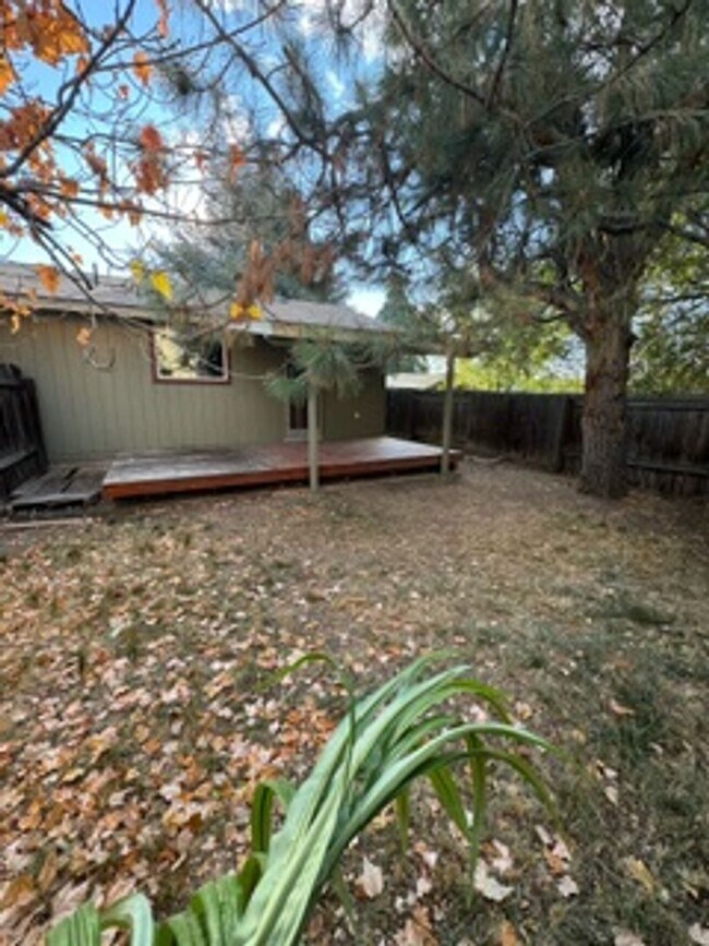 Building Photo - Villalpando - 1218-1222 Summers Lane PM 9-...