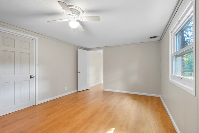 Building Photo - Furnished Room Rental - Pfafftown