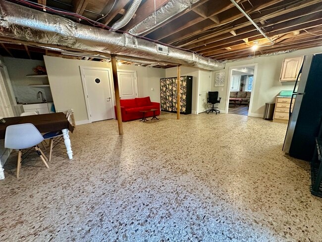 Building Photo - 19 Talcott Mountain Rd