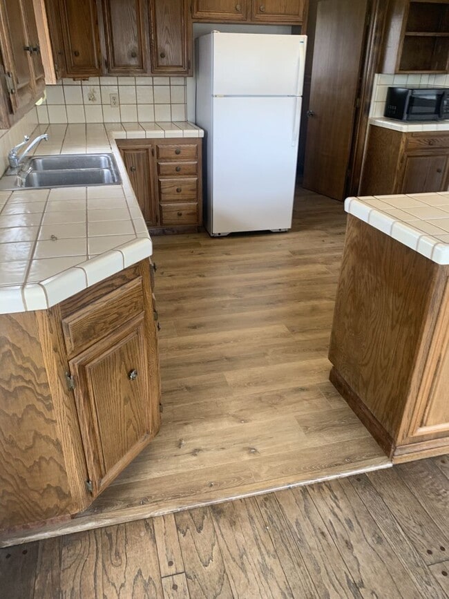 Building Photo - Amazing Mountain Views...