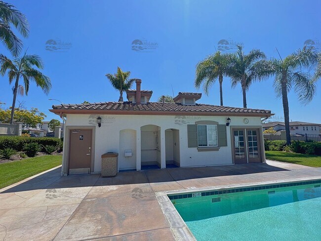 Building Photo - End unit 4 Bedroom House Available Now in ...