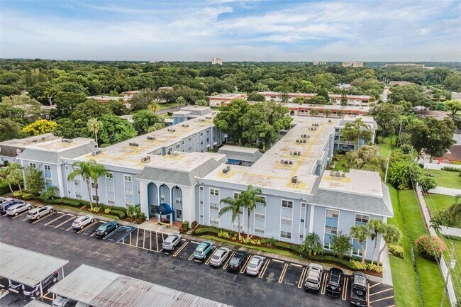 Building Photo - 1706 Belleair Forest Dr