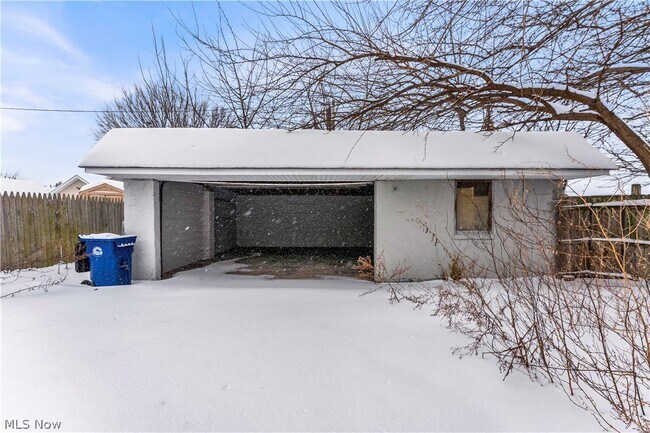 Building Photo - 3607 Sackett Ave