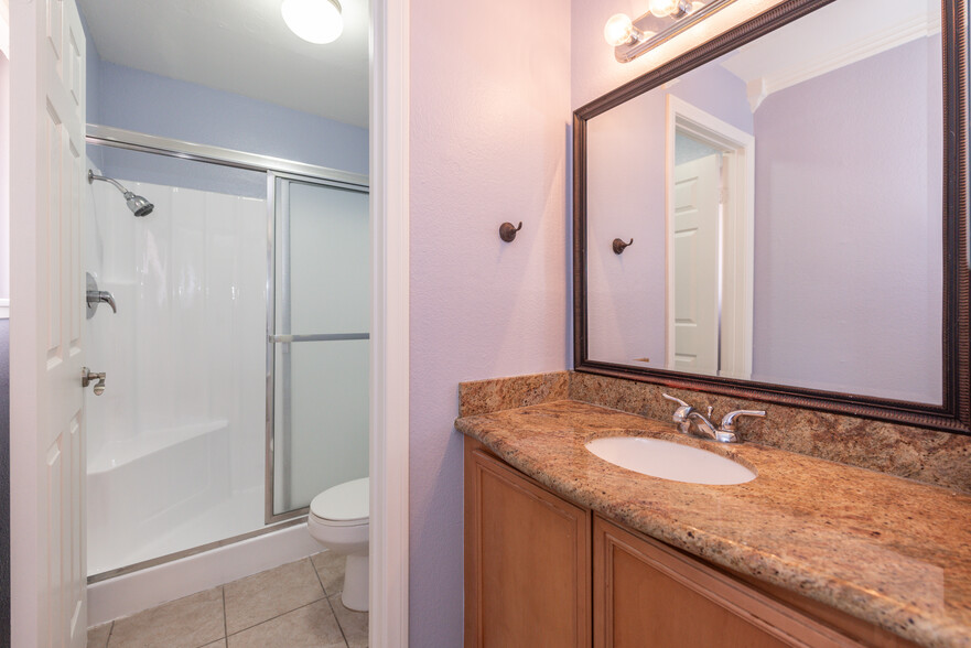 Master Bathroom - 1554 Border Ave