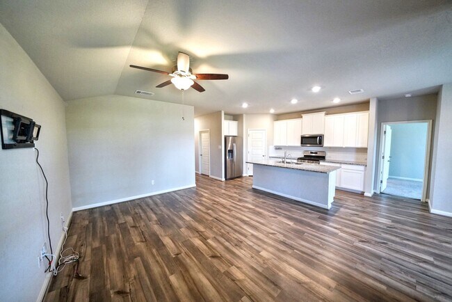 Building Photo - Gorgeous 4-Bedroom Home in Westpointe East...