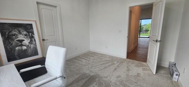 Building Photo - 2702 N Eagle St