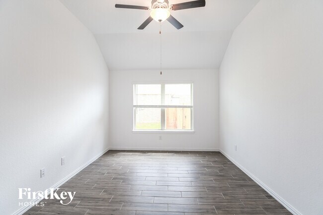 Building Photo - 15006 Lake Shore Ave