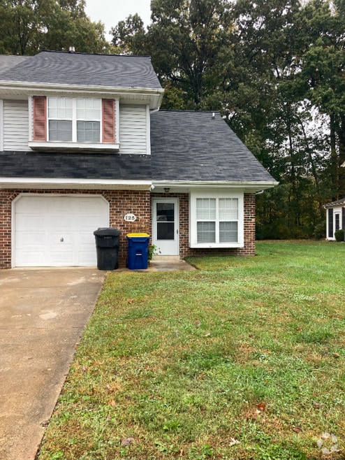 Building Photo - 125 Stoney Dr