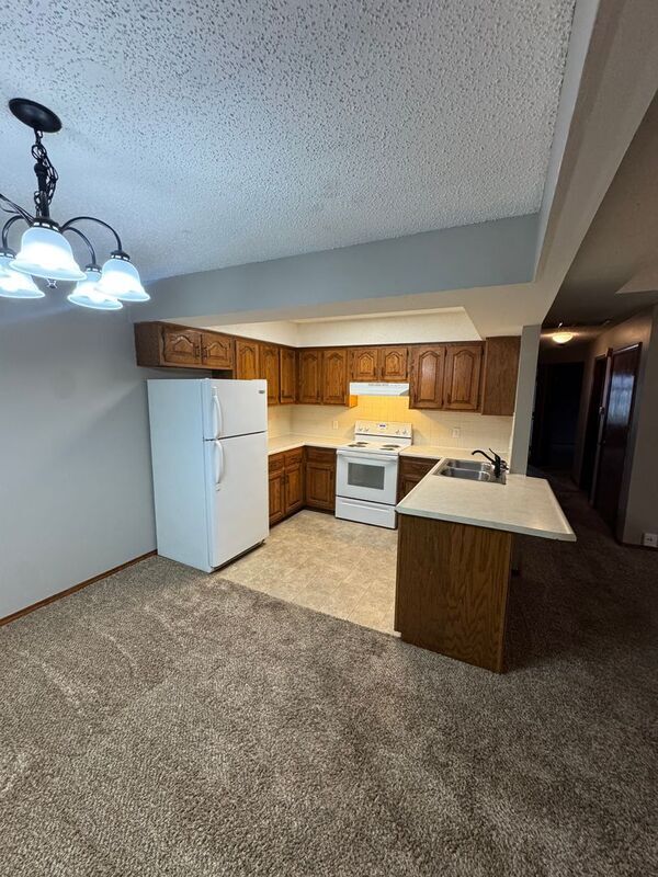 Building Photo - 296 Streamside Ct