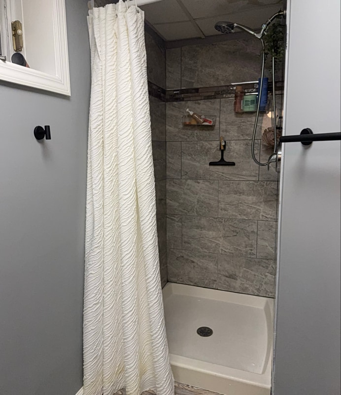 Building Photo - 905 Main St