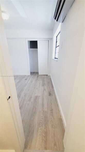 Building Photo - 4450 SW 67th Ave