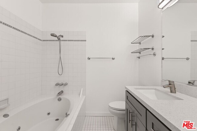 Building Photo - 1131 N Formosa Ave