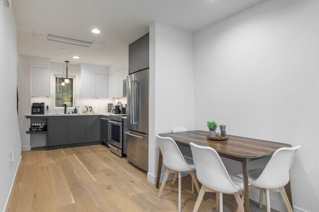 Building Photo - 129 11th Ave E