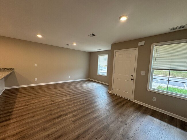 Building Photo - Be the first to live in a 3 bedroom/2 bath in Smyrna