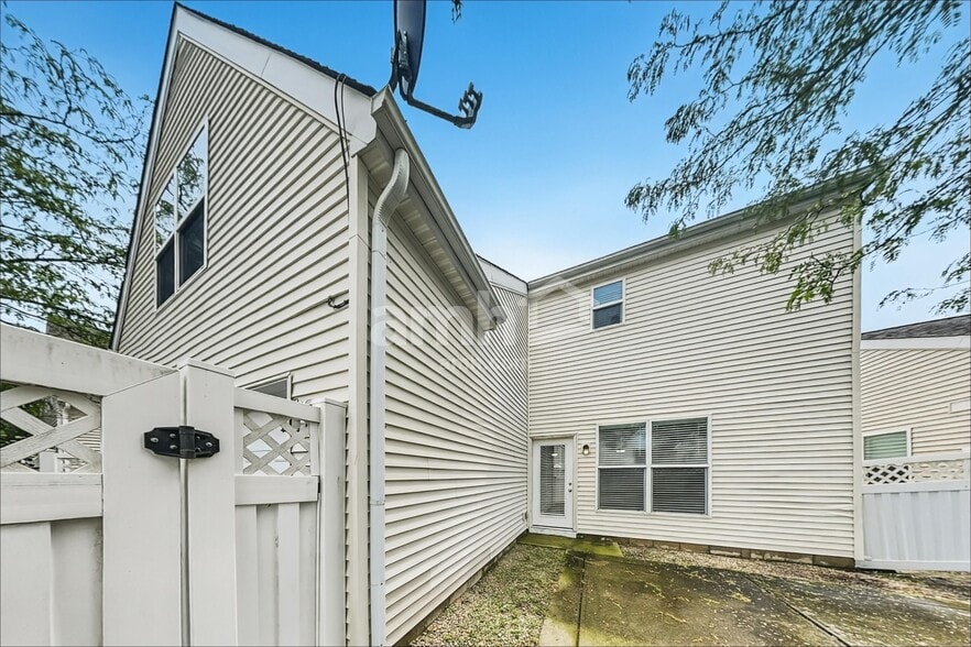 Building Photo - 7194 Winterbek Ave