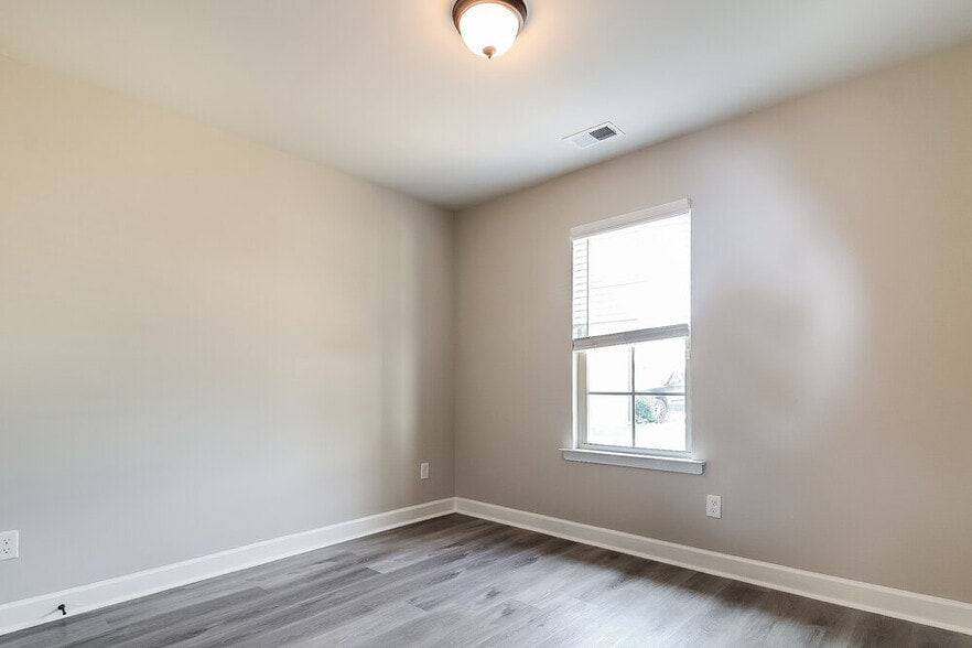 Building Photo - 3580 Sabra Ln