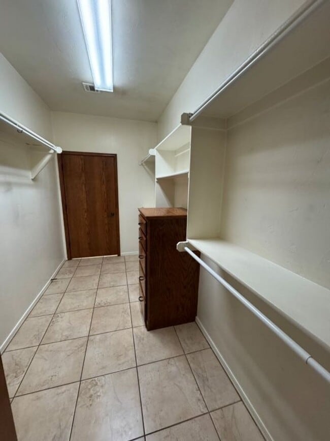 Building Photo - Stunning 3 bed in immaculate community, NO...