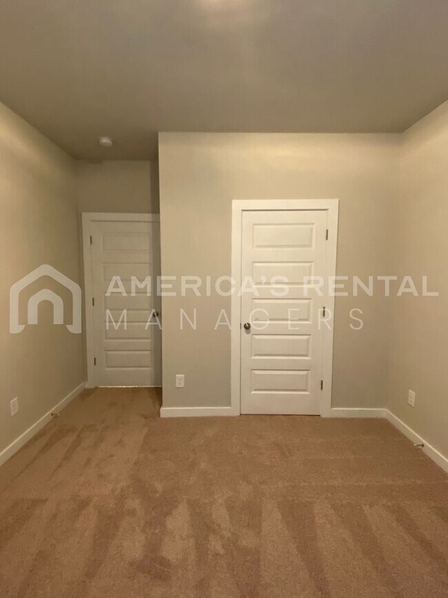 Building Photo - 210 Ridgeview Cir