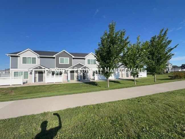 Building Photo - 5711 NE Lowell Ln