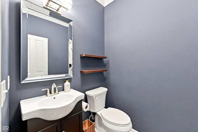 Building Photo - 353 Autumn Dr
